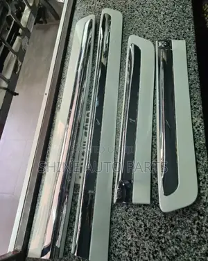 Land Cruiser Fj200 Body Moulding With Chrome