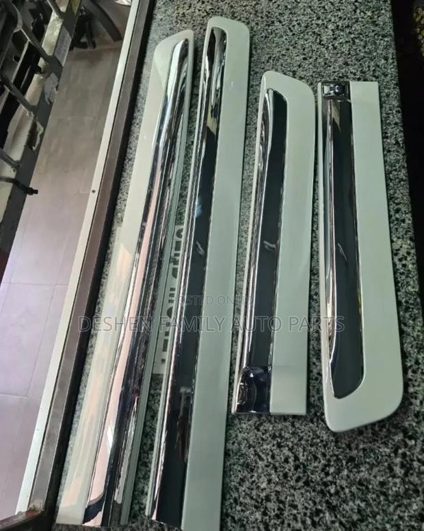 Land Cruiser Fj200 Body Moulding With Chrome