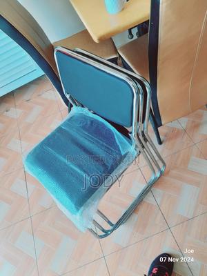 Modern Visitors Chair - thumbnail 2