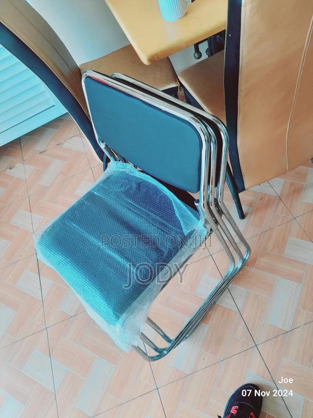 Modern Visitors Chair - main view