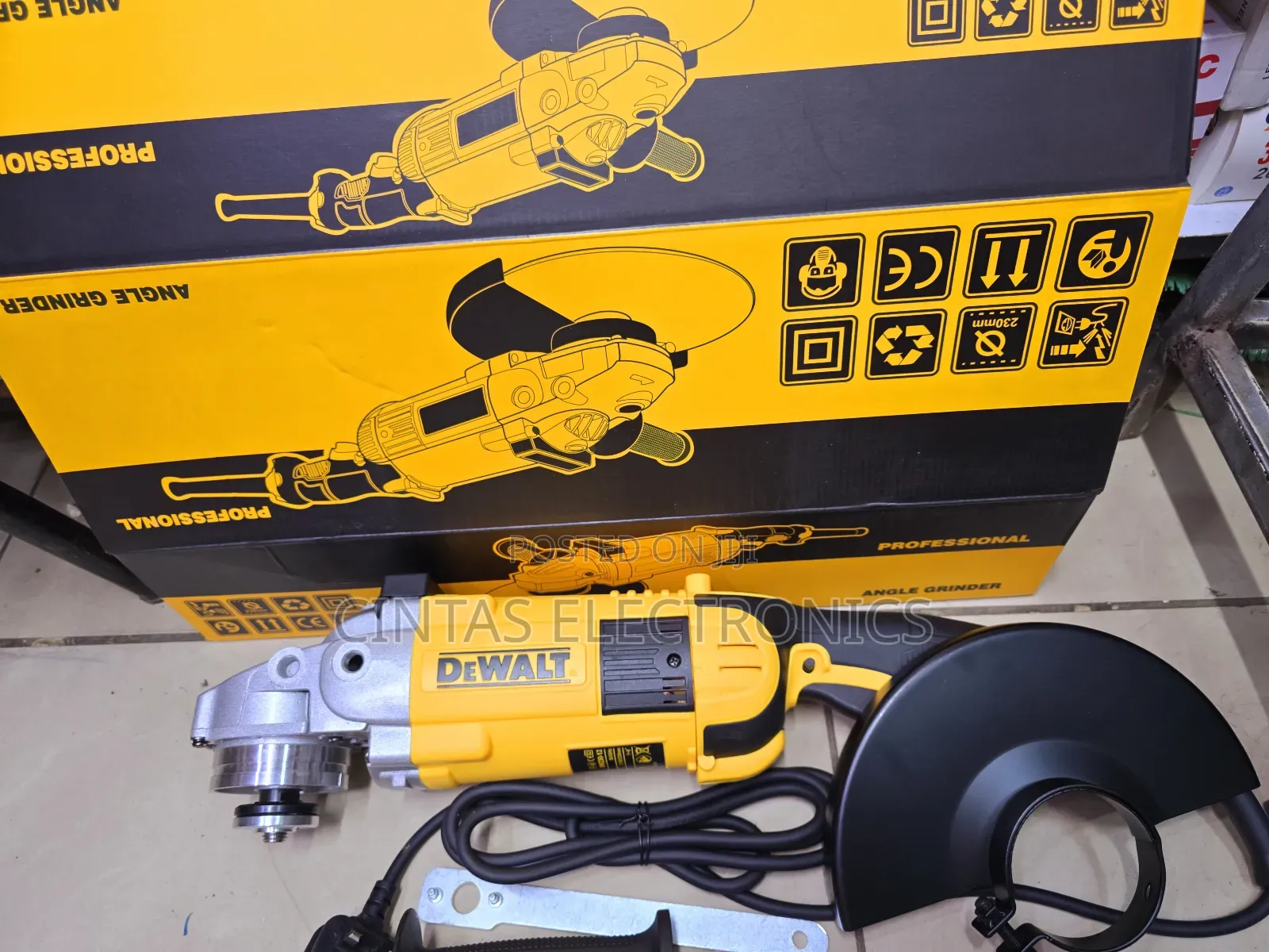 Electric 2600w 9" Angle Grinder Dewalt
