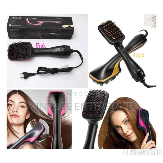 *3 in 1 Hair Straightener Brush*