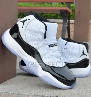 Jordan 11 White Black
Sizes 37-44
3000/=