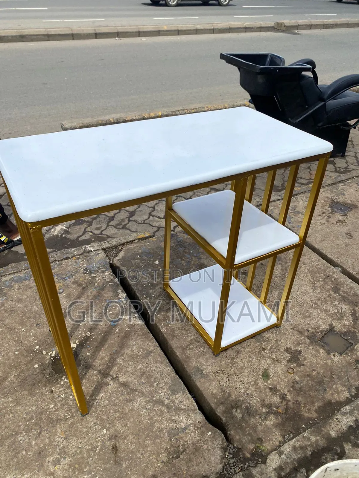 White Shelf Manicure Marble Table