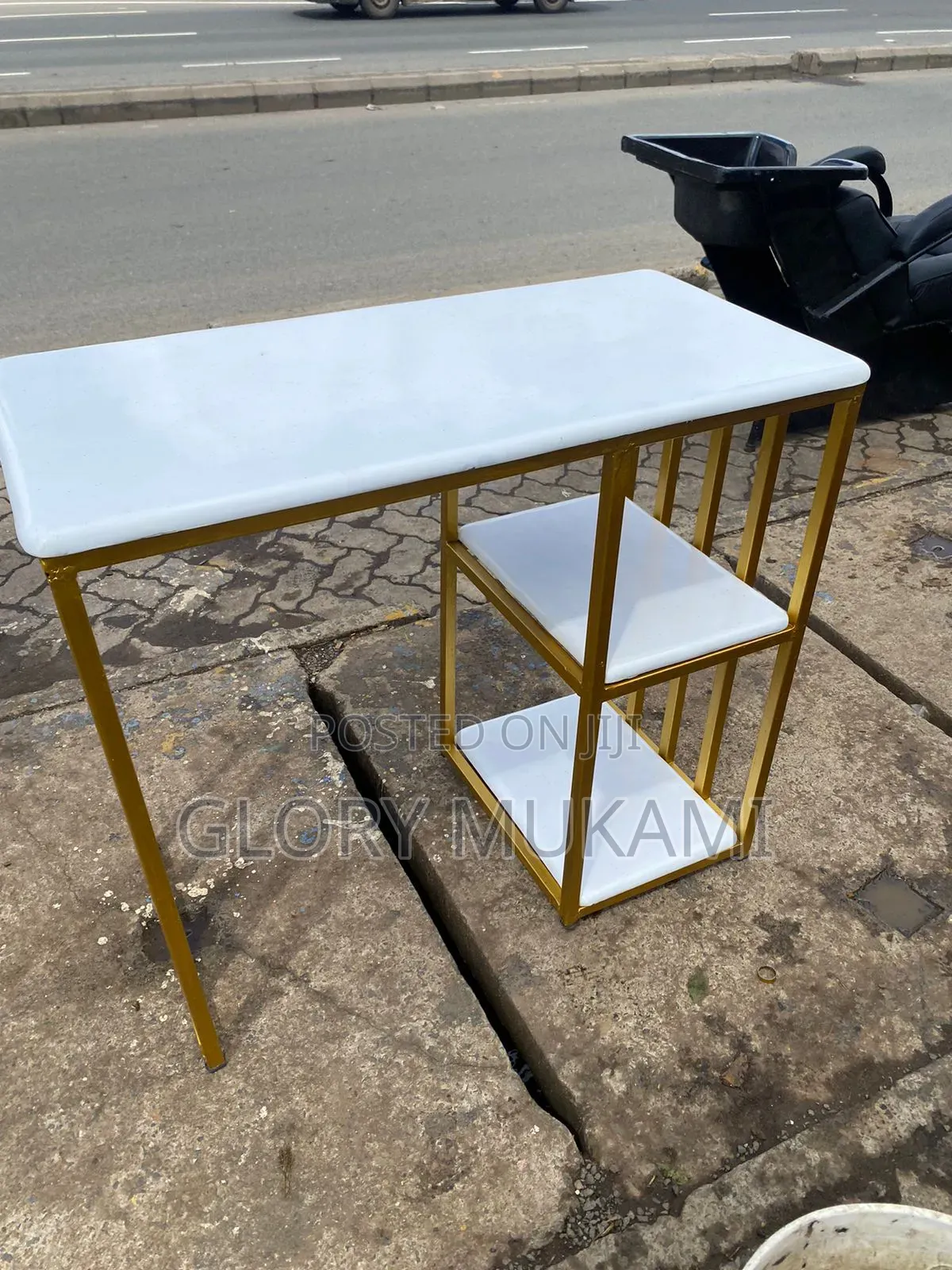 White Shelf Manicure Marble Table