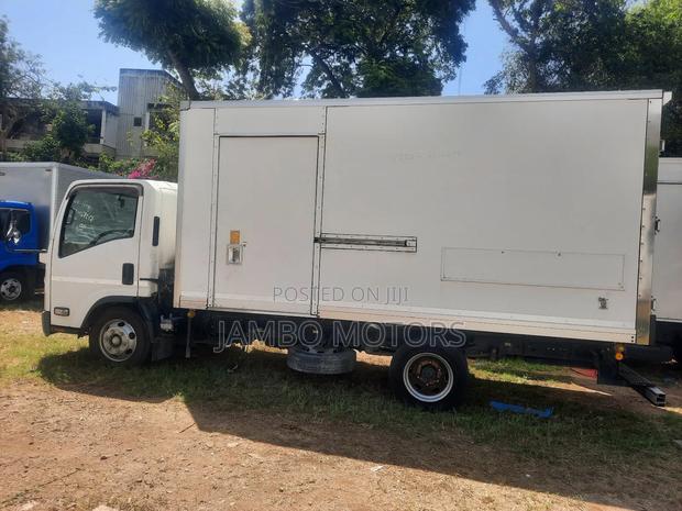 Isuzu ELF, Freezer Body - thumbnail 5