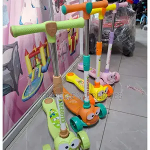 Scooter With Foldable Handle