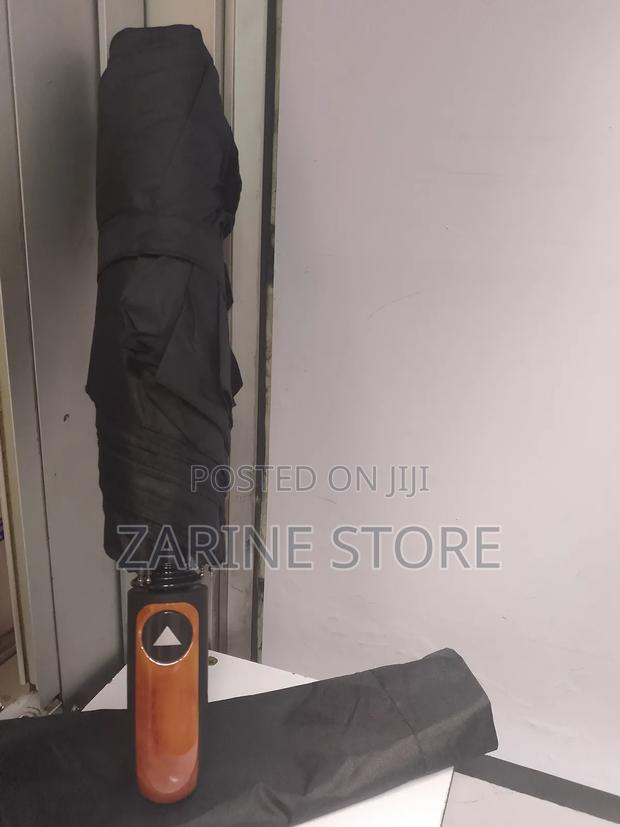 Black Rain Umbrella With Modernized Handle - thumbnail 3