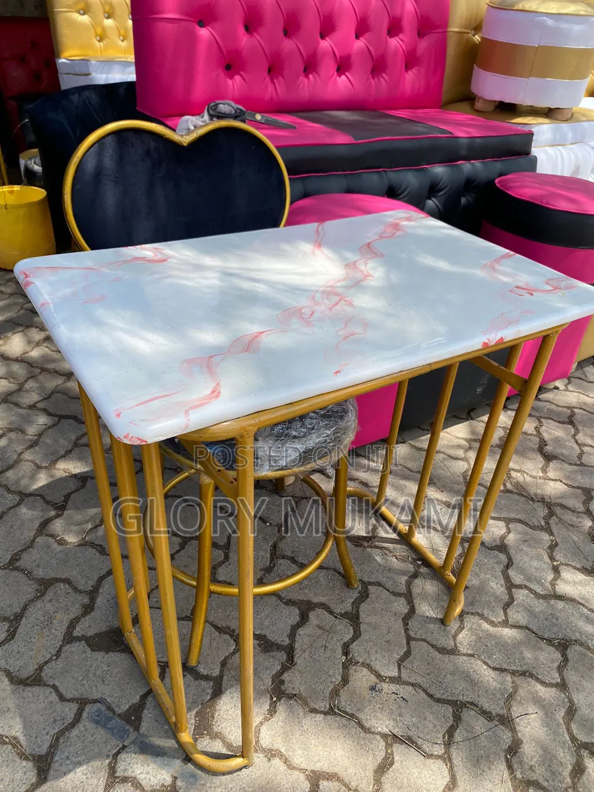 1 Love Chair and Manicure Table
