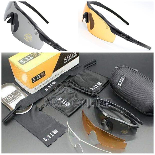 Sunglasses With 3 Interchangeable Lenses - thumbnail 2