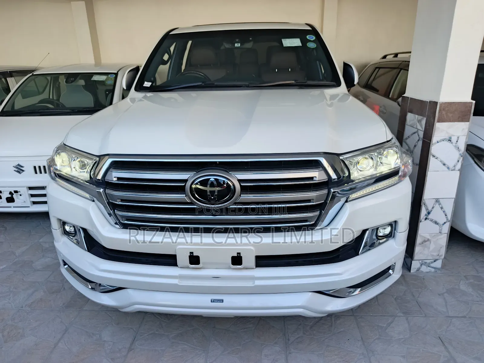 Toyota Land Cruiser 4.6 V8 GX 2017 White