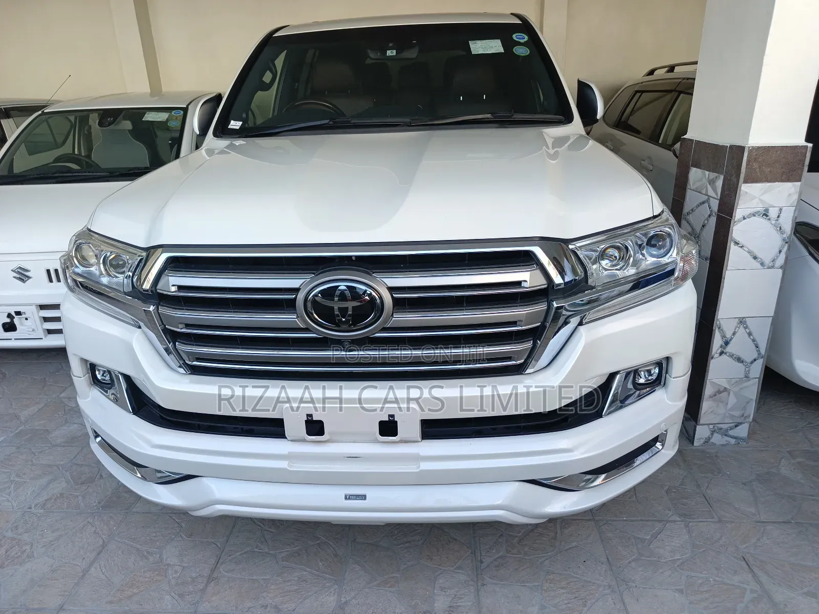 Toyota Land Cruiser 4.6 V8 GX 2017 White