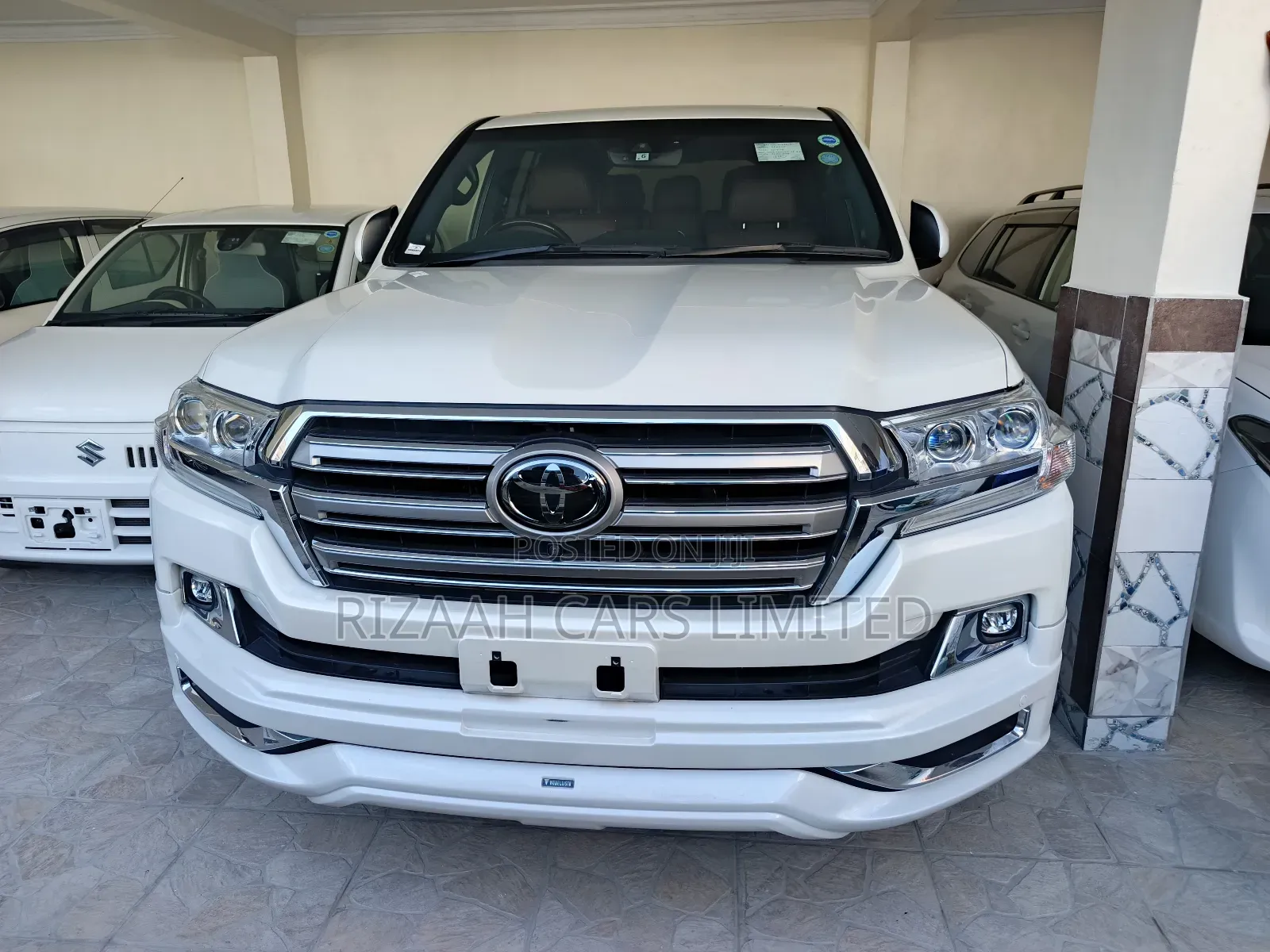 Toyota Land Cruiser 4.6 V8 GX 2017 White