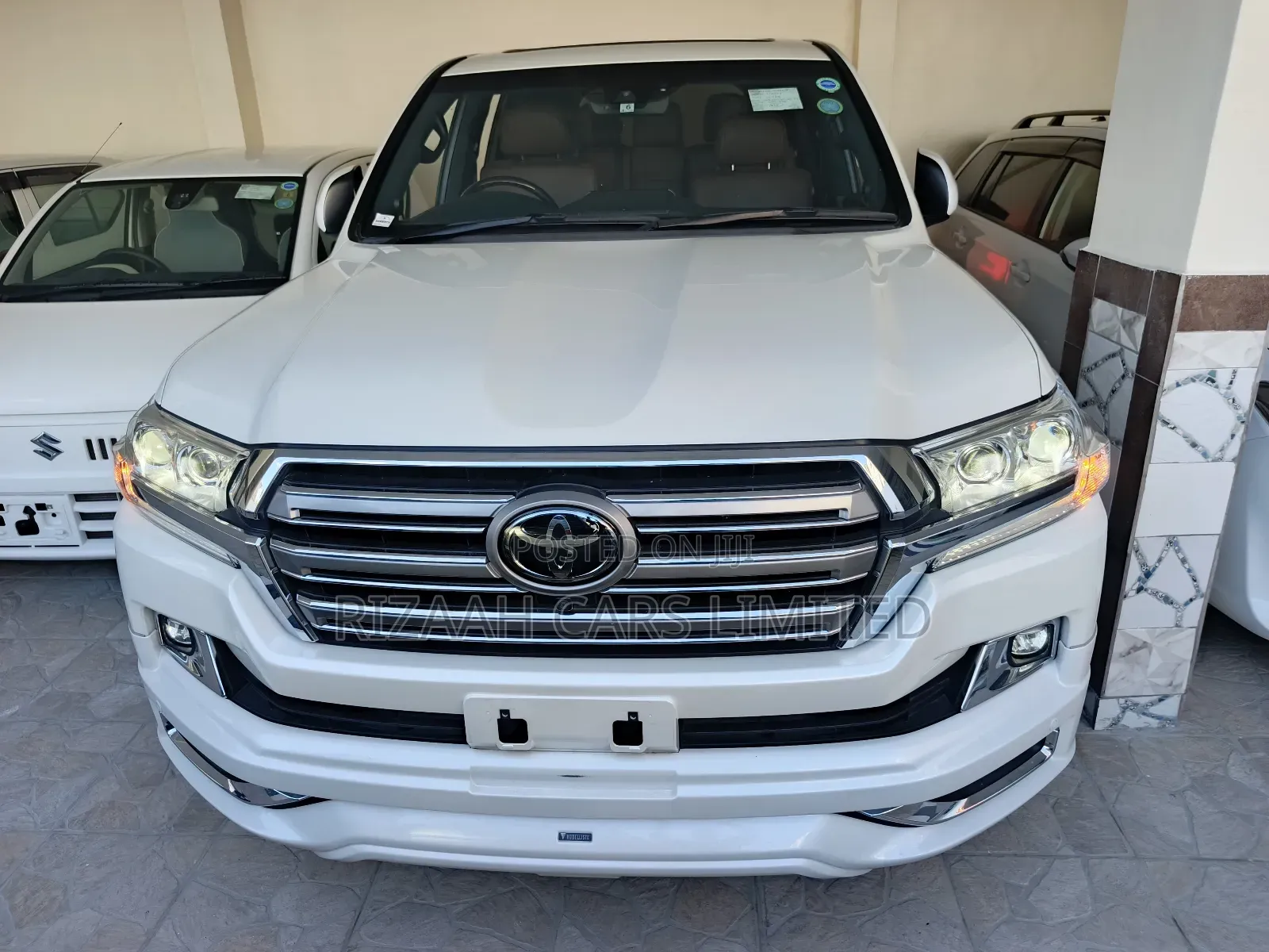 Toyota Land Cruiser 4.6 V8 GX 2017 White
