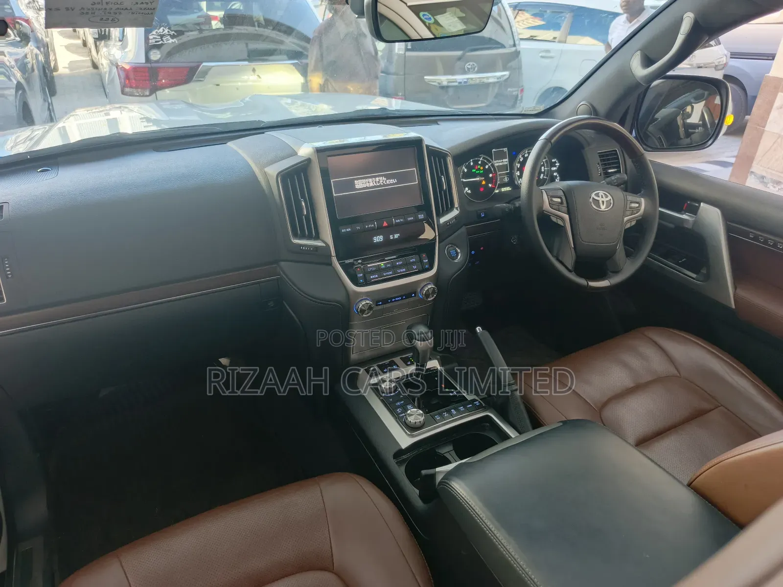 Toyota Land Cruiser 4.6 V8 GX 2017 White