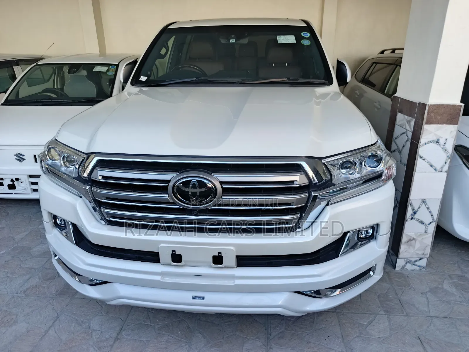 Toyota Land Cruiser 4.6 V8 GX 2017 White