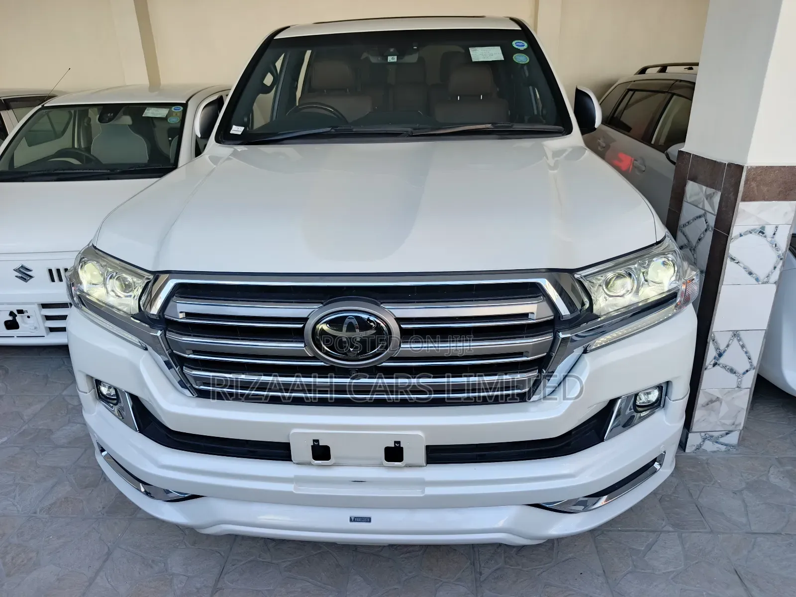 Toyota Land Cruiser 4.6 V8 GX 2017 White