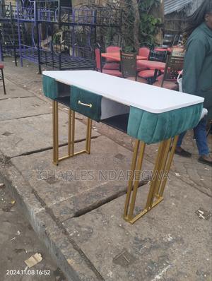 Nail Table - main view