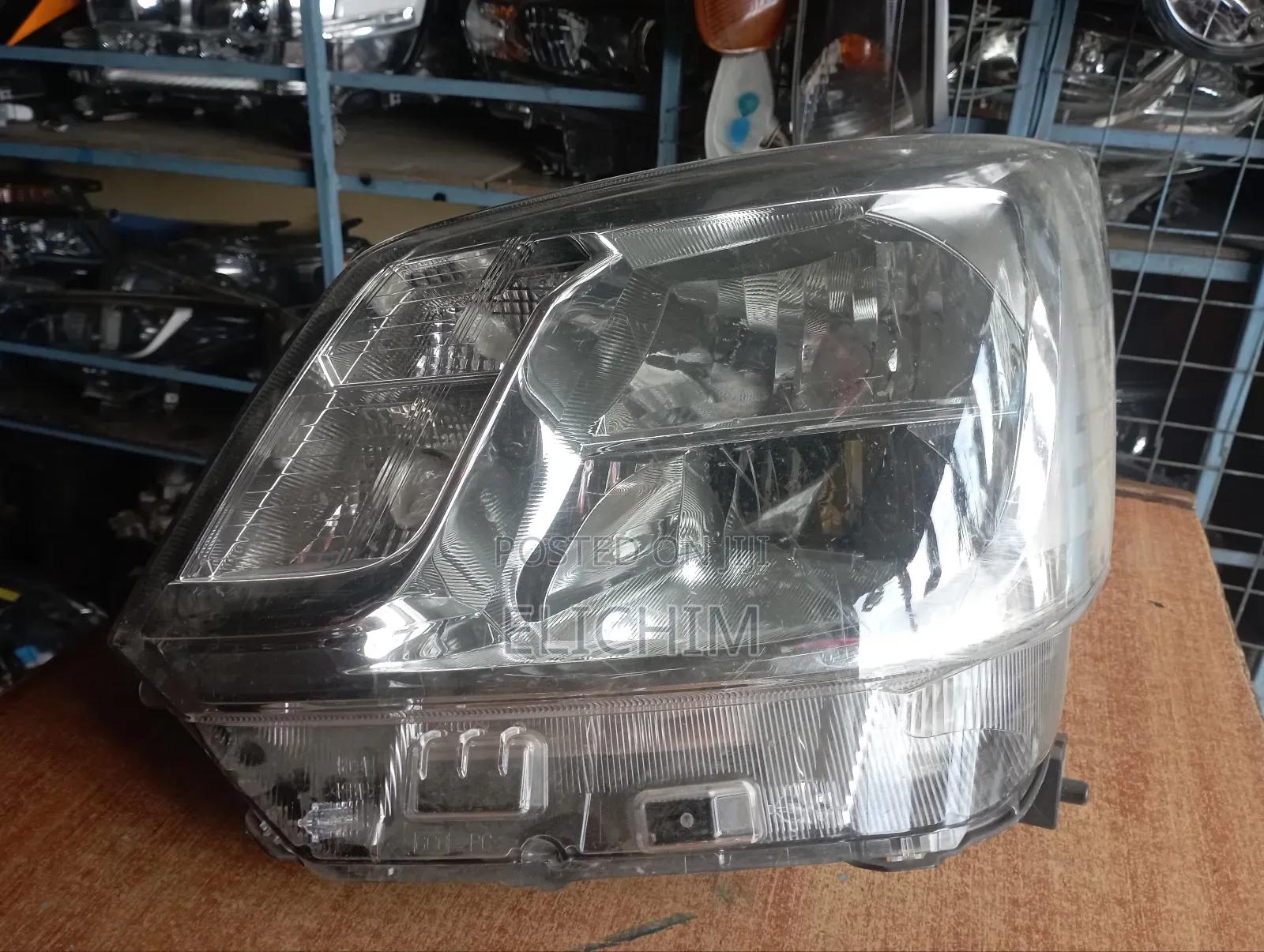 Daihastu Move Xenon Headlight