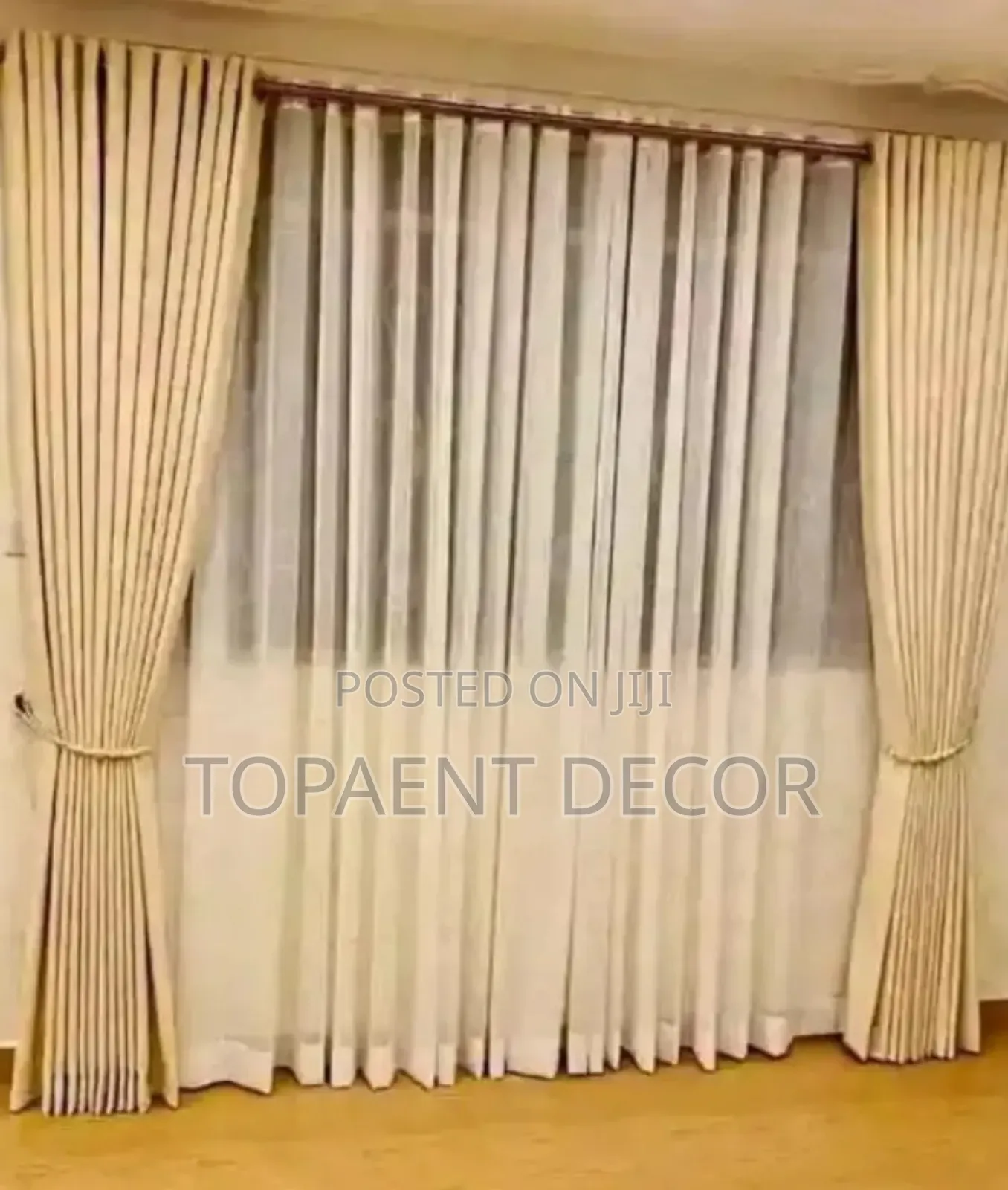 Beige Window Eyelates Curtain and Sheers