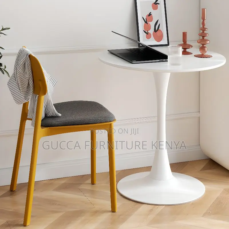 Office Tables: Manufactured Wooden Top Round Dining Table