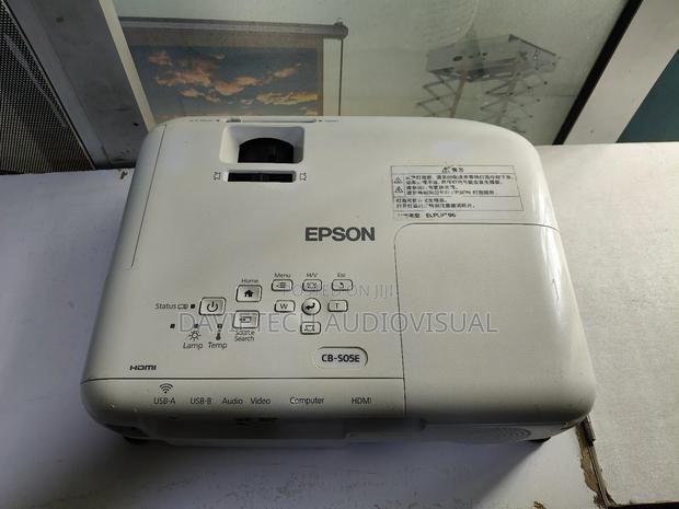 EPSON Cb -S05e Projector - 