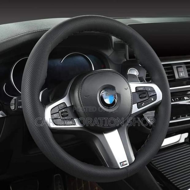 Perforated Leather Steering Cover With Stitching Kneedle - thumbnail 2