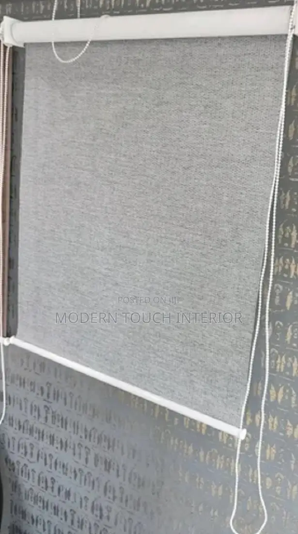 Sun-Resistant Sunscreen Blinds