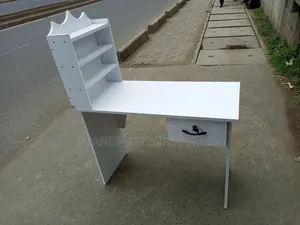 Manicure Table