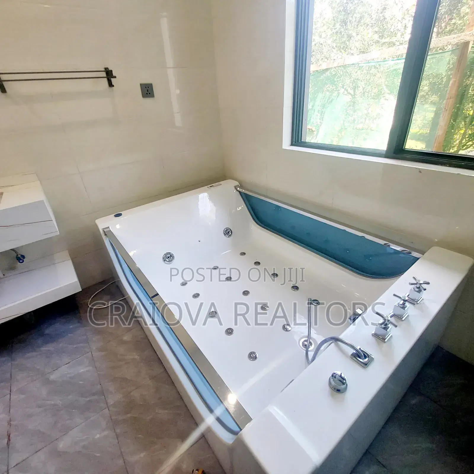 5bdrm Villa in Lavington for sale