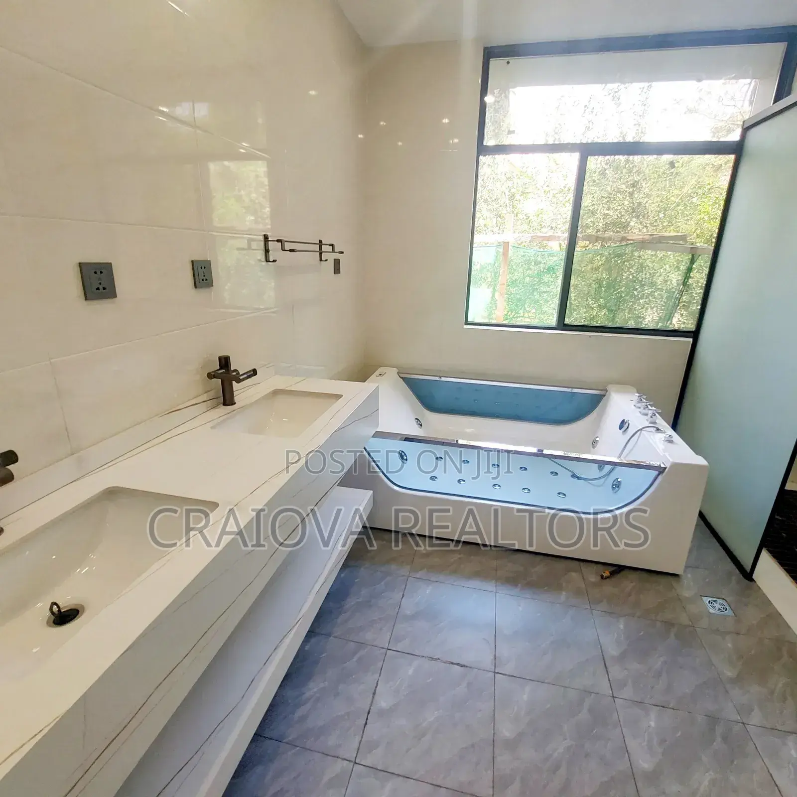 5bdrm Villa in Lavington for sale