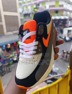 Kids Airmax 90 
31-36
2500/=