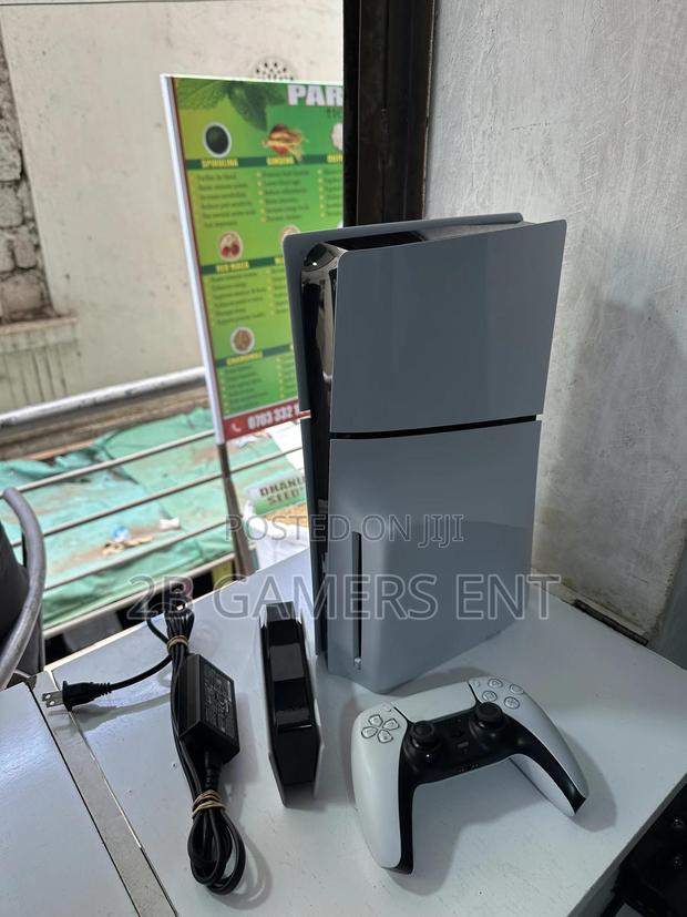 Ps5 Slim Ex Uk, 1 Pad Plus Dock - thumbnail 4