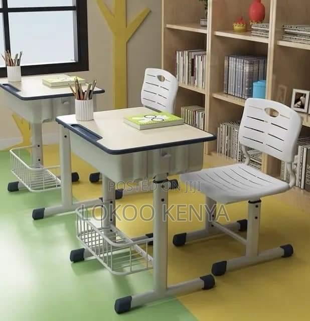 Kids Furniture: Adjustable Modern Kids Desk Chair