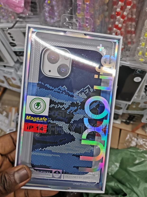 iPhone 14 Premium Carbon Fibre Protective Phone Case