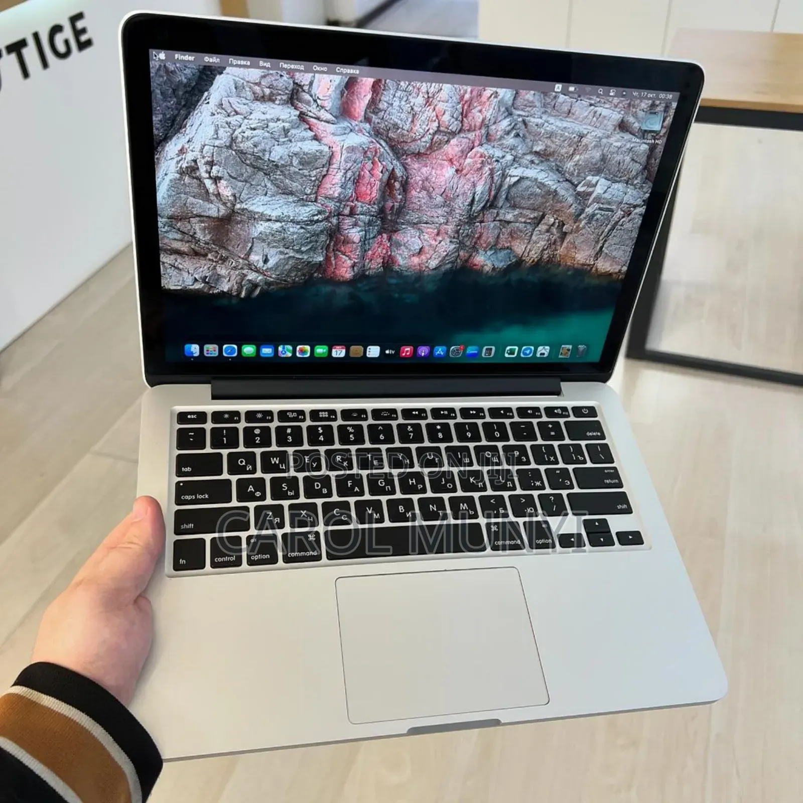 New Laptop Apple MacBook Pro 8GB Intel Core I5 SSD 256GB