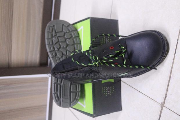 Hummock Safety Boots Black in Color