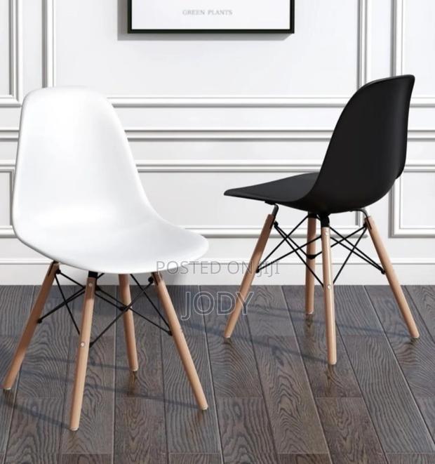 Quality Eames Chair - main view