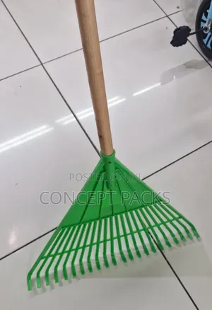 Trappp Plastic Rake With Handle