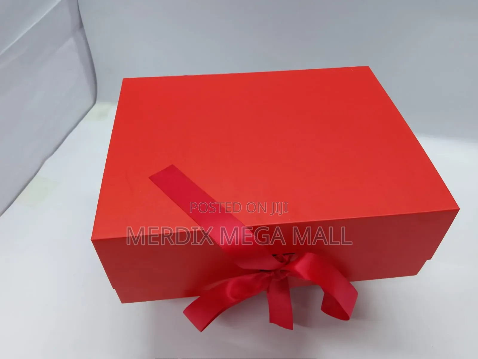 VIC24MS035,Red Giftbox,Gift Box,Black
