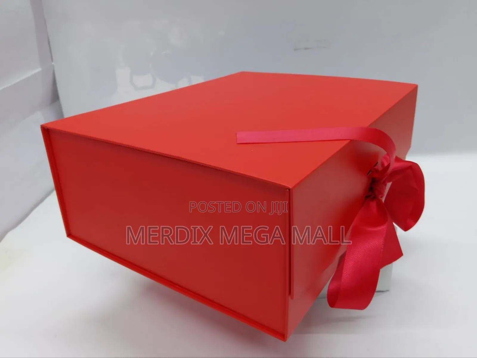 VIC24MS035,Red Giftbox,Gift Box,Black