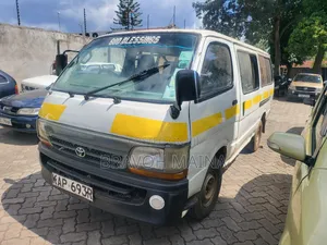 Toyota HiAce 2001 White