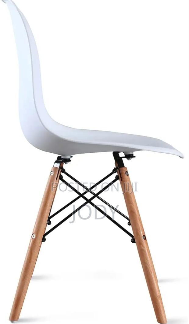 Quality Eames Lounge Chair - main view