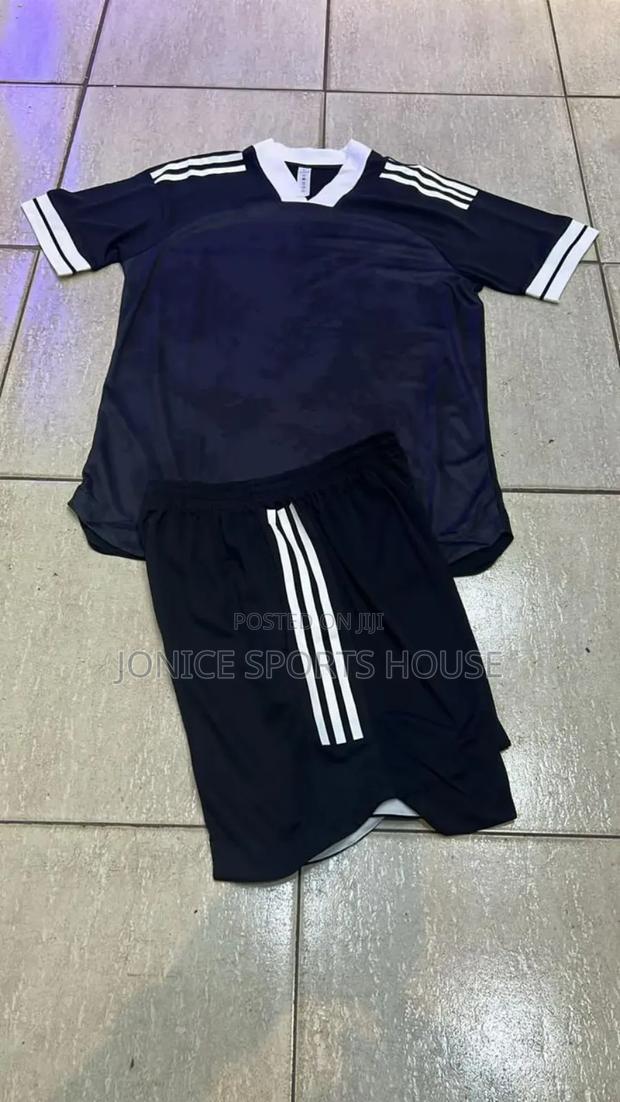 High Quality Soccer Uniforms - thumbnail 3