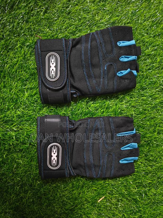 Gym Weight Gloves - thumbnail 2