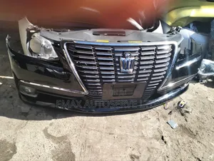 Nosecut Toyota Crown 2015 Xenob