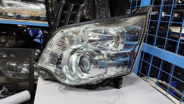 Headlight Noah 2012 Xenon