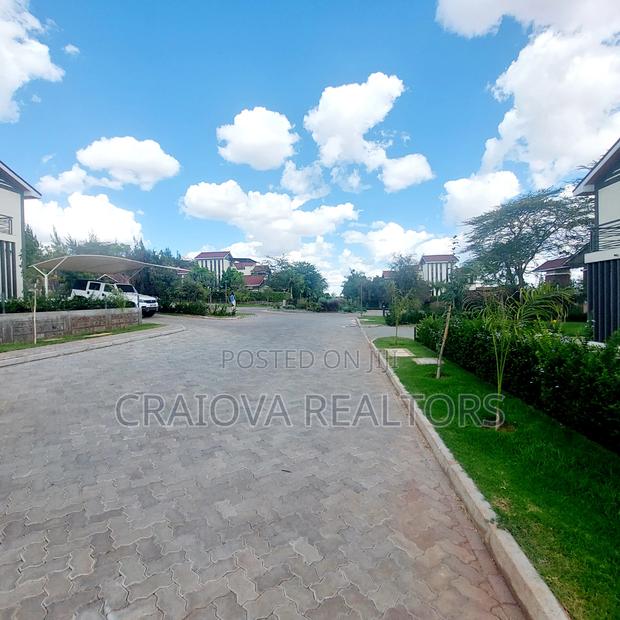 4bdrm Villa in Junction for sale - thumbnail 8