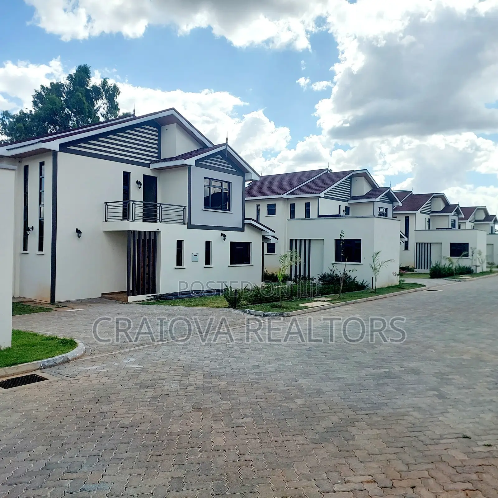 4bdrm Villa in Junction for sale