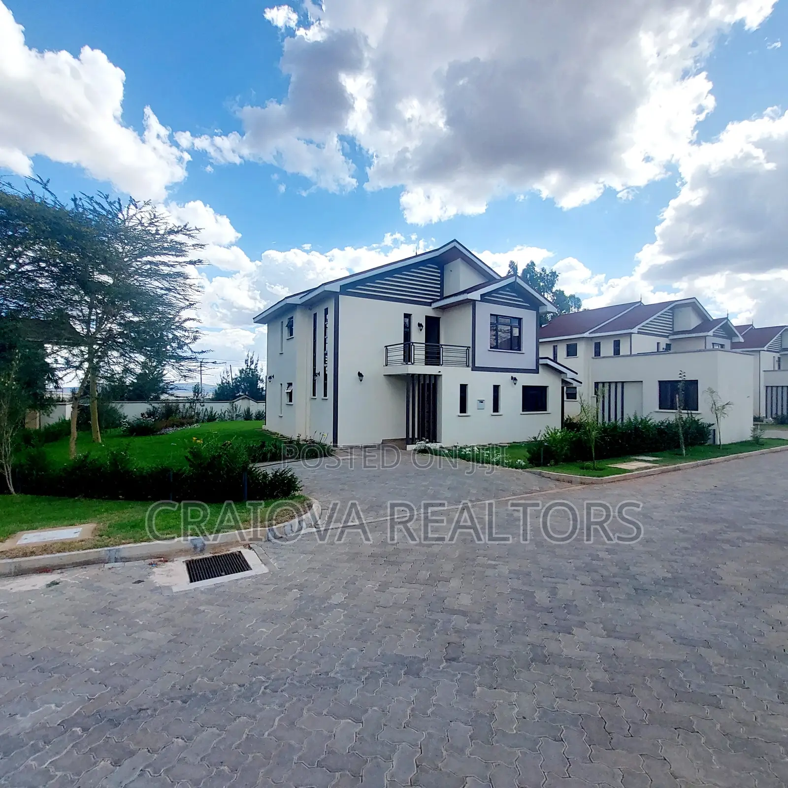 4bdrm Villa in Junction for sale